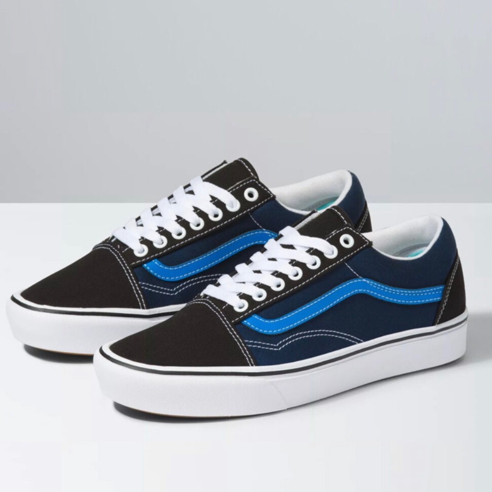 Black and Blue men’s Vans low tops